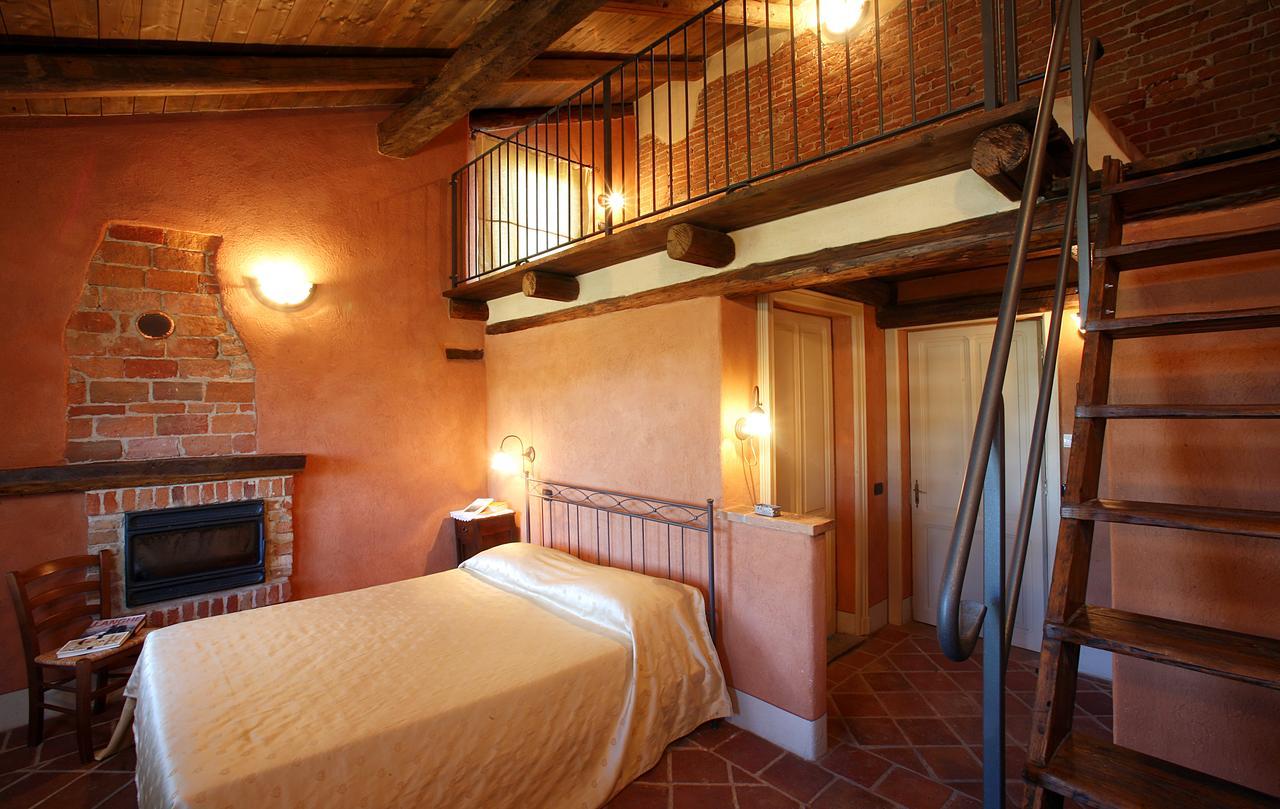 Ca San Ponzio Country House & Spa บาโรโล ภายนอก รูปภาพ